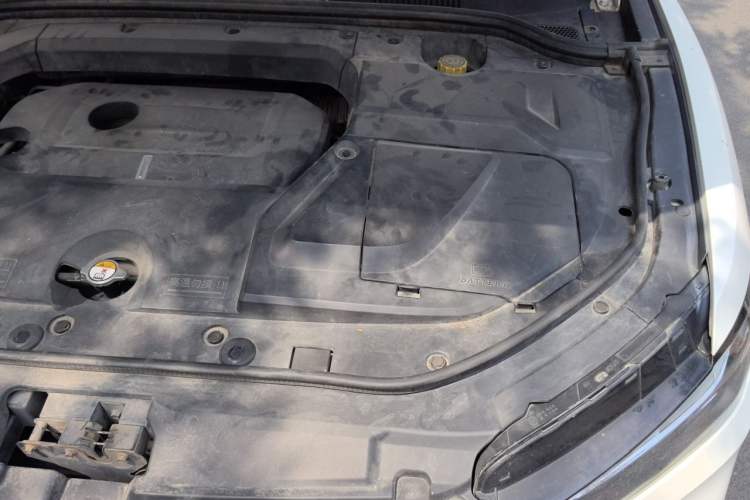 Used Wey VV5 2017 2.0T Ultra-Luxury Version Engine Bay Left