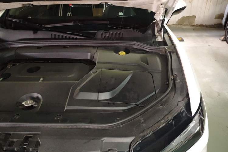 Used Wey VV5 2017 2.0T Ultra-Luxury Version Engine Bay Left