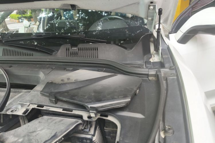 Used Wey VV5 2017 2.0T Flagship Edition Engine Bay Left