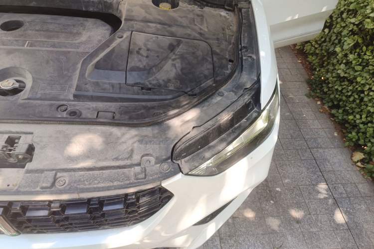Used Wey VV5 2017 2.0T Flagship Edition Engine Bay Left