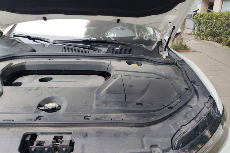 Used Wey VV5 2017 2.0T Ultra-Luxury Version Engine Bay Left
