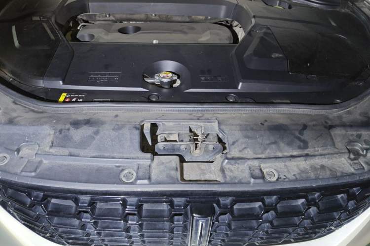 Used Wey VV5 2017 2.0T Flagship Edition Engine Bay