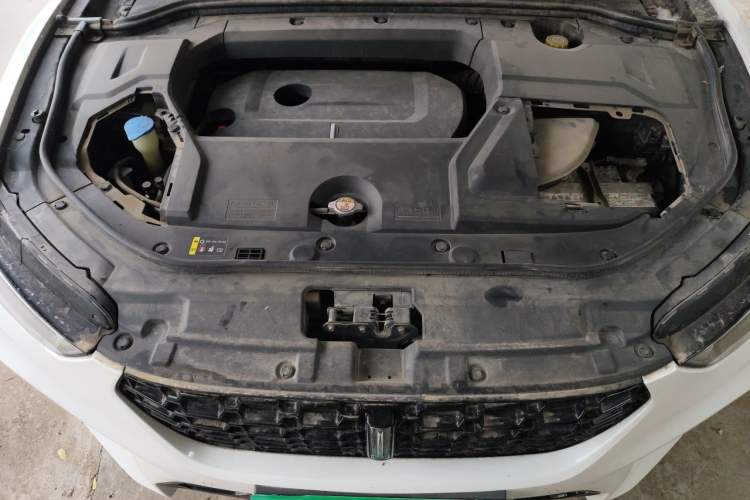 Used Wey VV5 2017 2.0T Ultra-Luxury Version Engine Bay