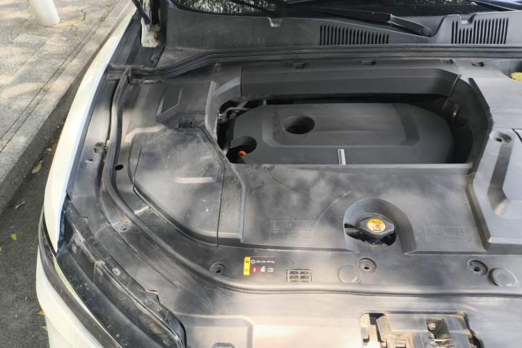 Used Wey VV5 2017 2.0T Ultra-Luxury Version Engine Bay Right