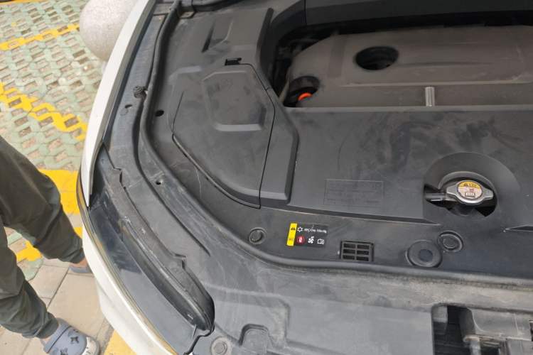 Used Wey VV5 2017 2.0T Ultra-Luxury Version Engine Bay Right