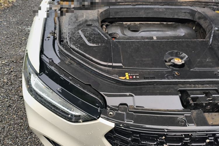 Used Wey VV5 2017 2.0T Flagship Edition Engine Bay Right