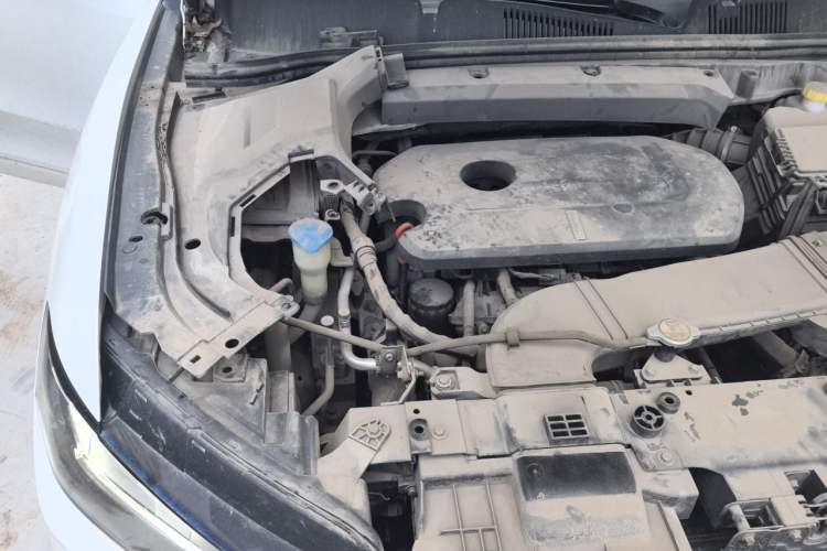 Used Wey VV5 2017 2.0T Ultra-Luxury Version Engine Bay Right