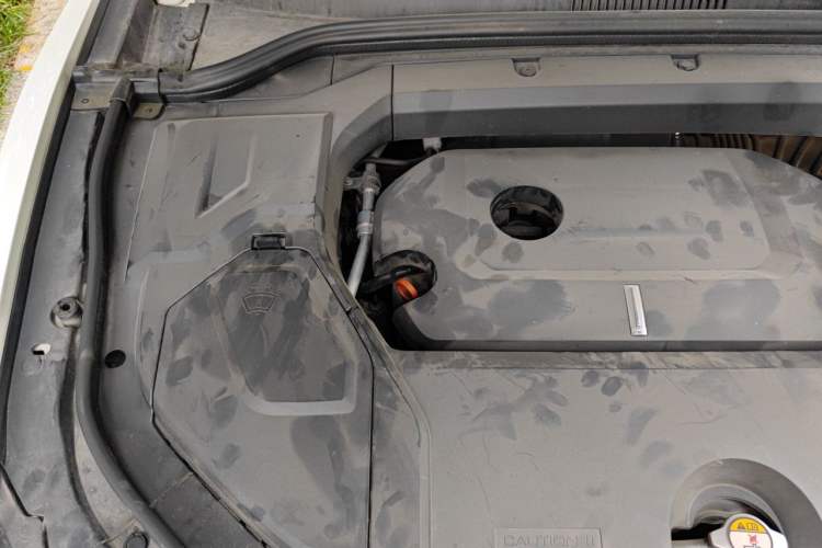 Used Wey VV5 2017 2.0T Ultra-Luxury Version Engine Bay Right