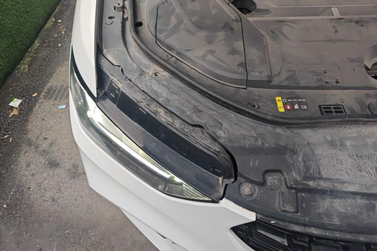 Used Wey VV5 2017 2.0T Ultra-Luxury Version Engine Bay Right