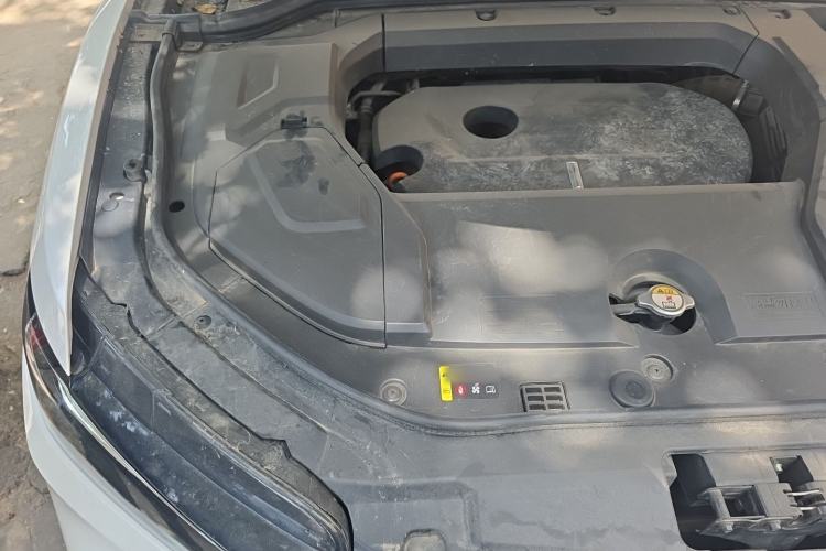 Used Wey VV5 2017 2.0T Ultra-Luxury Version Engine Bay Right