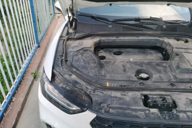 Used Wey VV5 2017 2.0T Ultra-Luxury Version Engine Bay Right