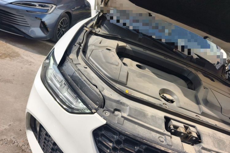 Used Wey VV5 2017 2.0T Ultra-Luxury Version Engine Bay Right