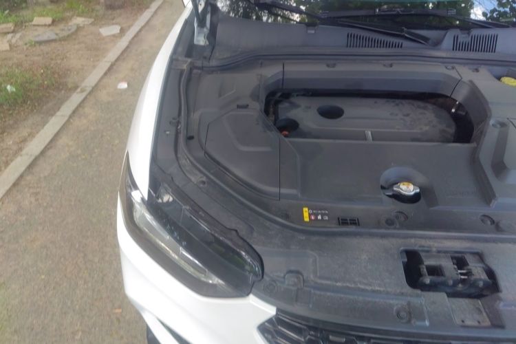 Used Wey VV5 2017 2.0T Ultra-Luxury Version Engine Bay Right
