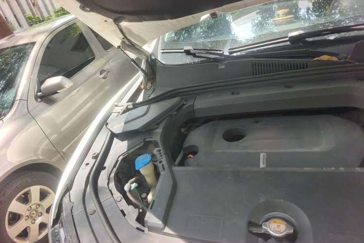 Used Wey VV5 2017 2.0T Ultra-Luxury Version Engine Bay Right