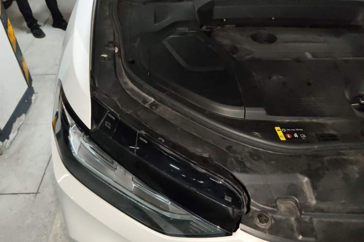 Used Wey VV5 2017 2.0T Flagship Edition Engine Bay Right