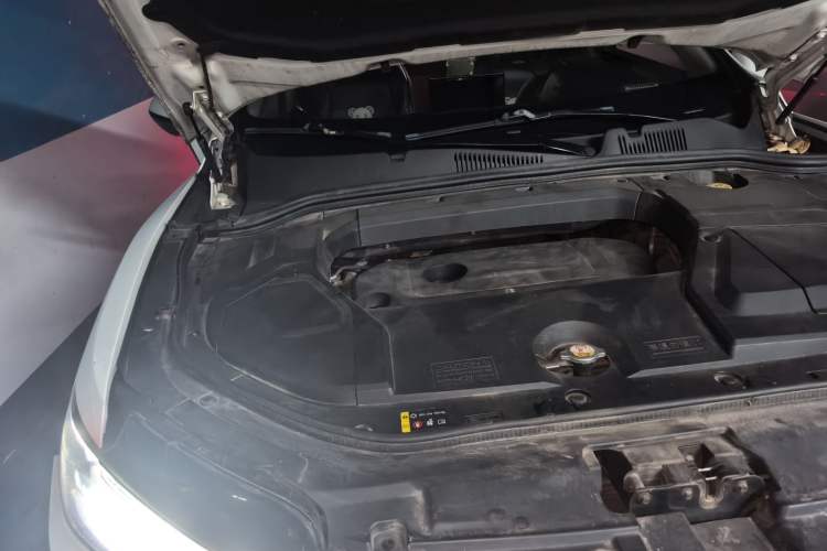 Used Wey VV5 2017 2.0T Ultra-Luxury Version Engine Bay Right