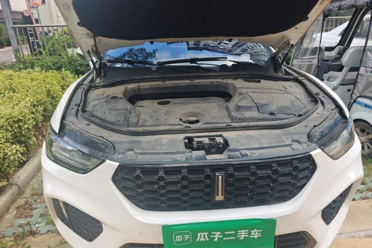 Used Wey VV5 2017 2.0T Ultra-Luxury Version Engine Bay Right