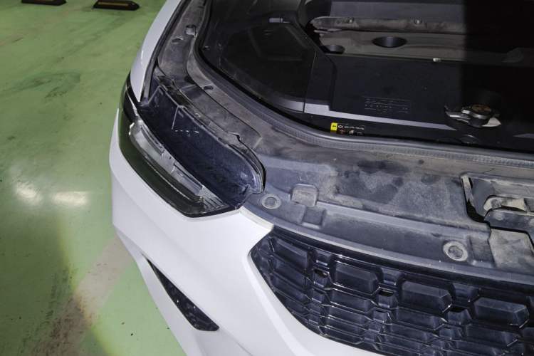 Used Wey VV5 2017 2.0T Flagship Edition Engine Bay Right