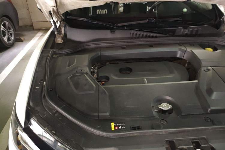 Used Wey VV5 2017 2.0T Ultra-Luxury Version Engine Bay Right