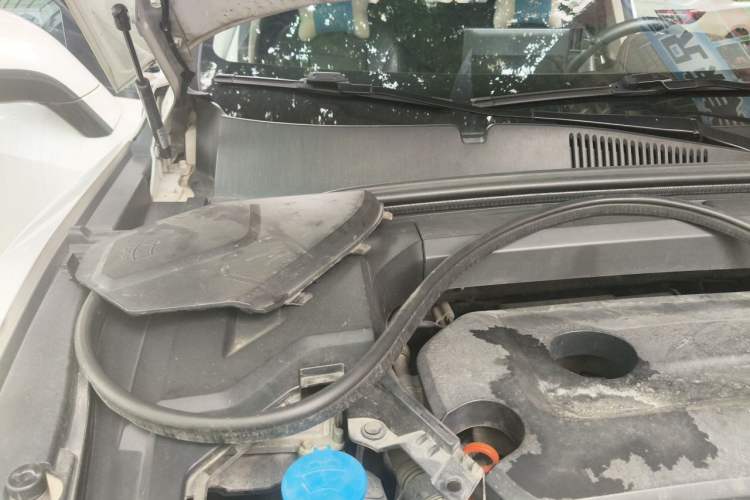 Used Wey VV5 2017 2.0T Flagship Edition Engine Bay Right