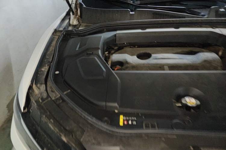 Used Wey VV5 2017 2.0T Ultra-Luxury Version Engine Bay Right