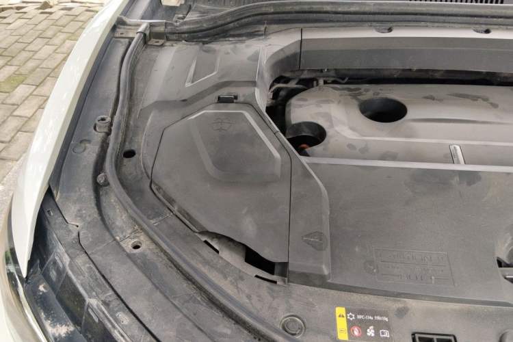 Used Wey VV5 2017 2.0T Ultra-Luxury Version Engine Bay Right