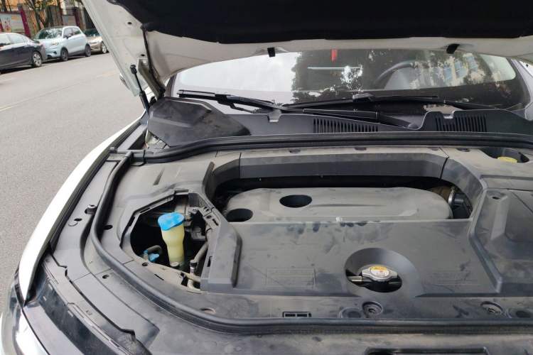 Used Wey VV5 2017 2.0T Ultra-Luxury Version Engine Bay Right