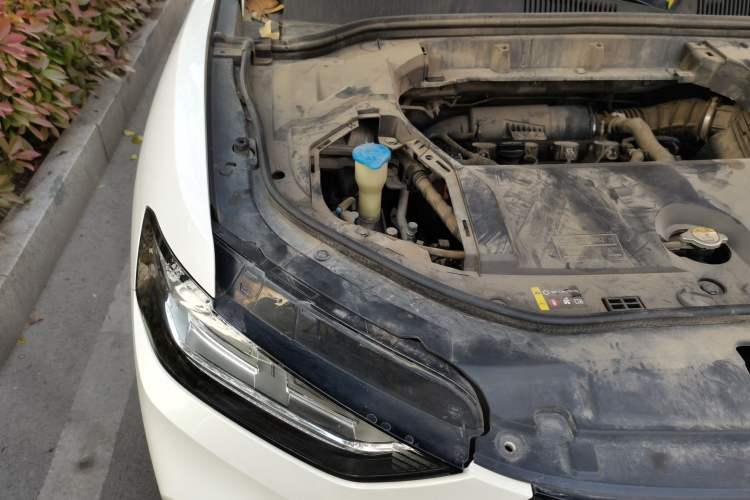 Used Wey VV5 2017 2.0T Flagship Edition Engine Bay Right
