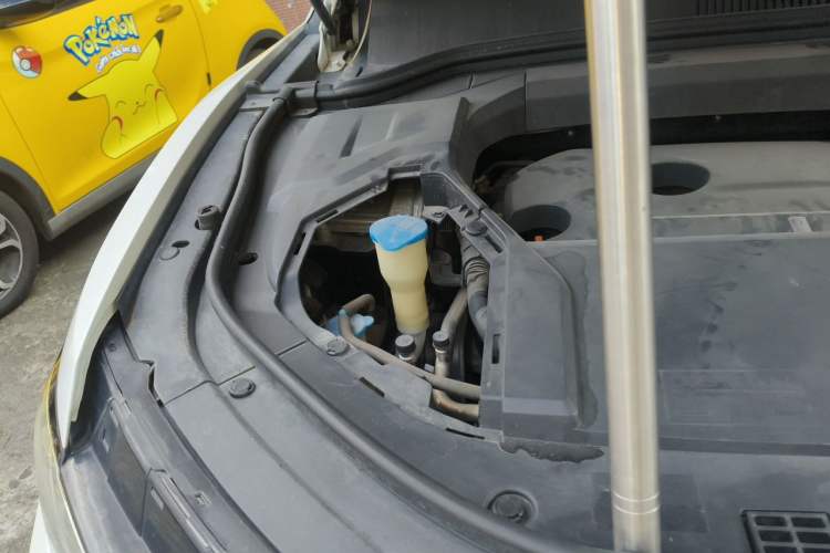 Used Wey VV5 2017 2.0T Ultra-Luxury Version Engine Bay Right