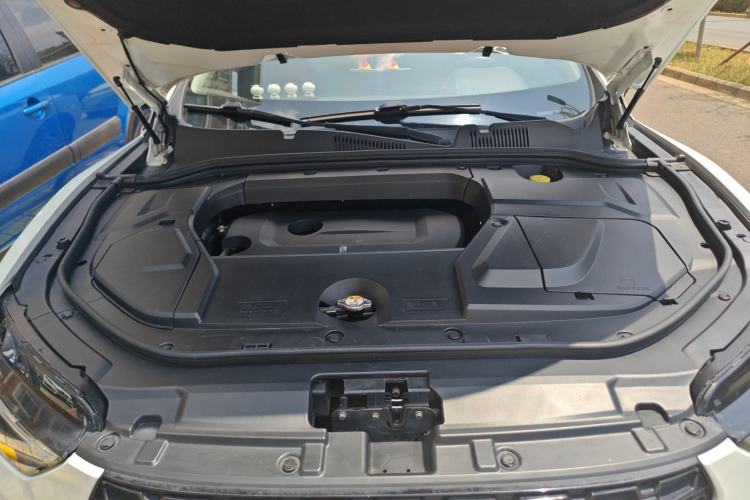 Used Wey VV5 2017 2.0T Ultra-Luxury Version Engine Bay