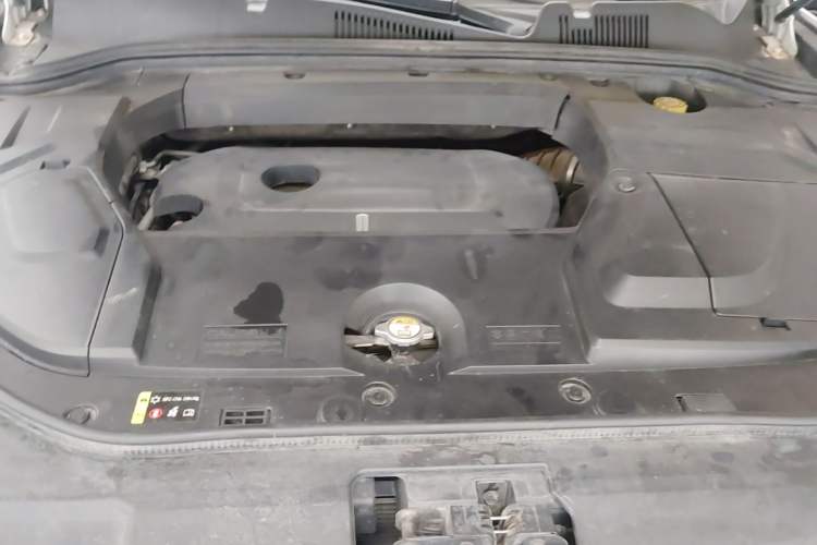 Used Wey VV5 2017 2.0T Ultra-Luxury Version Engine Bay