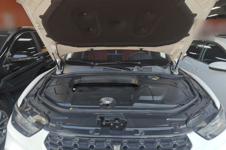 Used Wey VV5 2017 2.0T Flagship Edition Engine Bay