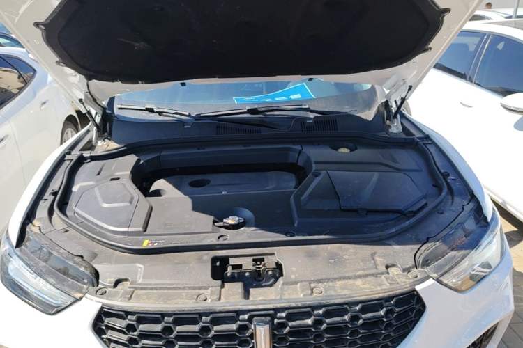 Used Wey VV5 2017 2.0T Flagship Edition Engine Bay
