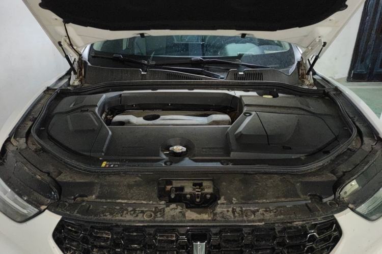 Used Wey VV5 2017 2.0T Ultra-Luxury Version Engine Bay