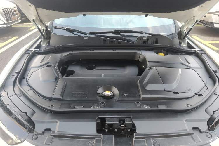 Used Wey VV5 2017 2.0T Ultra-Luxury Version Engine Bay