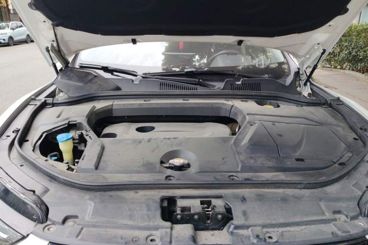 Used Wey VV5 2017 2.0T Ultra-Luxury Version Engine Bay