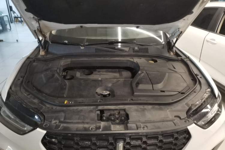 Used Wey VV5 2017 2.0T Ultra-Luxury Version Engine Bay