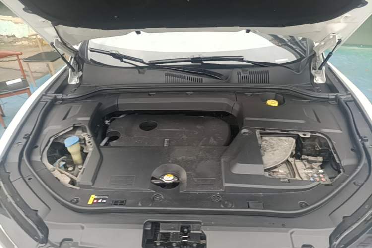 Used Wey VV5 2017 2.0T Flagship Edition Engine Bay