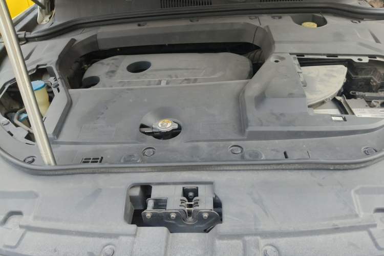 Used Wey VV5 2017 2.0T Ultra-Luxury Version Engine Bay