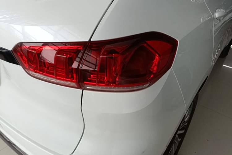 Used Wey VV5 2017 2.0T Ultra-Luxury Version Exterior 3