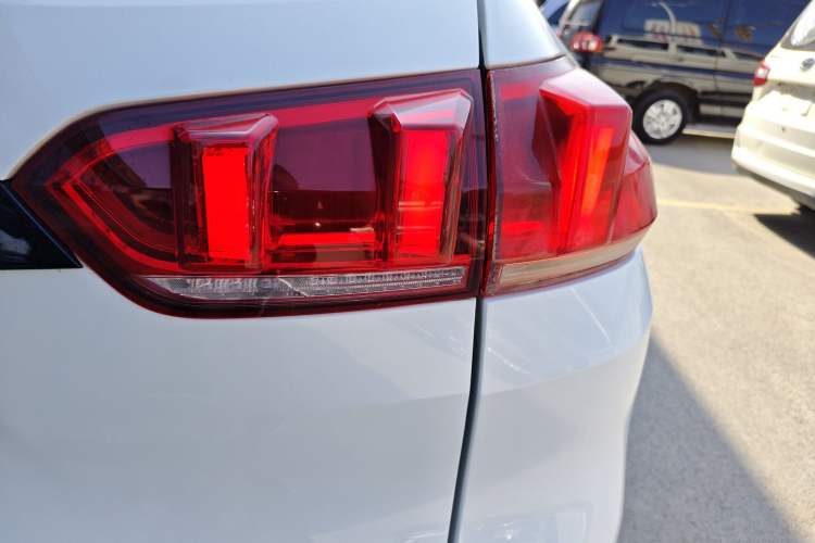 Used Wey VV5 2017 2.0T Ultra-Luxury Version Exterior 3