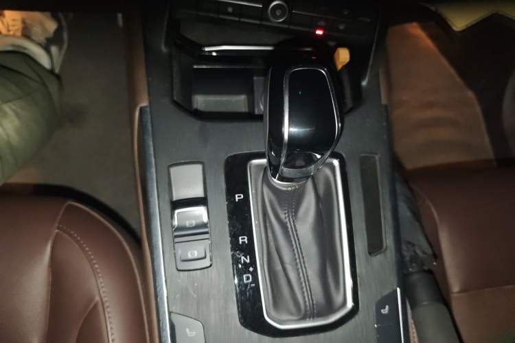 Used Wey VV5 2017 2.0T Ultra-Luxury Version Gear Lever