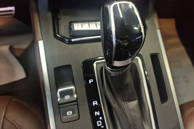 Used Wey VV5 2017 2.0T Flagship Edition Gear Lever
