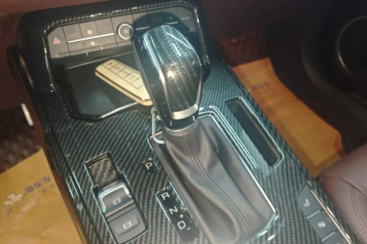 Used Wey VV5 2017 2.0T Flagship Edition Gear Lever
