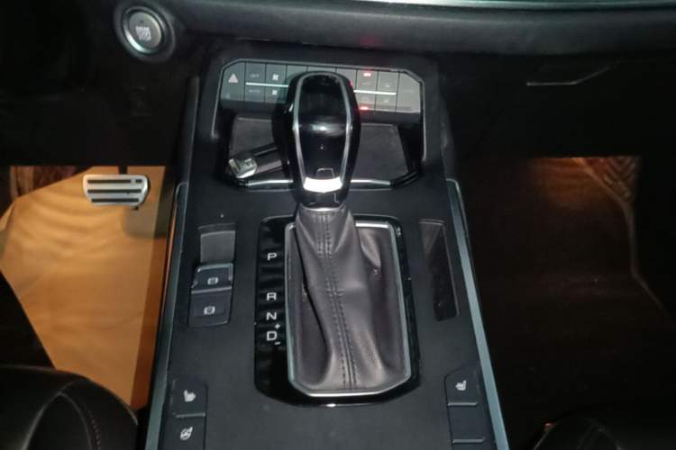 Used Wey VV5 2017 2.0T Ultra-Luxury Version Gear Lever
