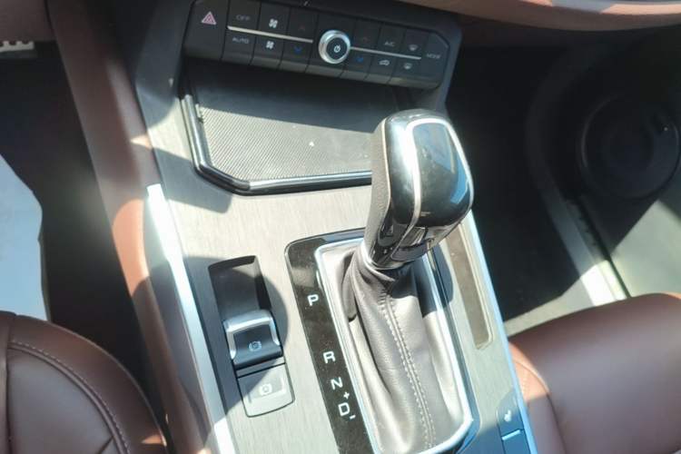 Used Wey VV5 2017 2.0T Ultra-Luxury Version Gear Lever