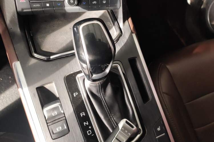 Used Wey VV5 2017 2.0T Ultra-Luxury Version Gear Lever