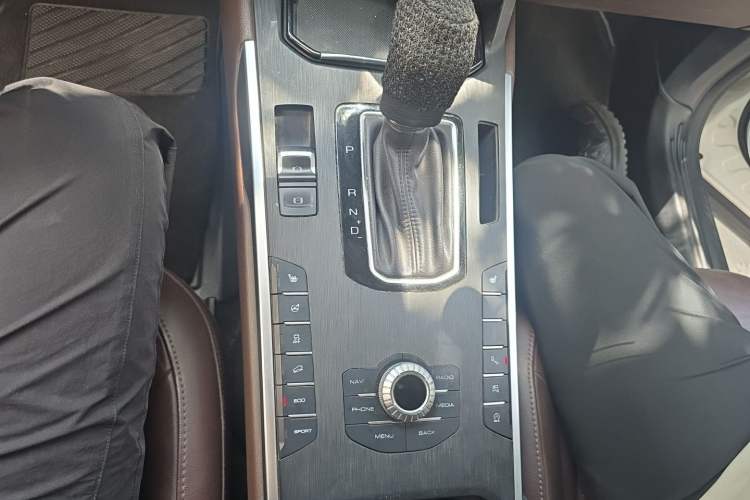 Used Wey VV5 2017 2.0T Ultra-Luxury Version Gear Lever