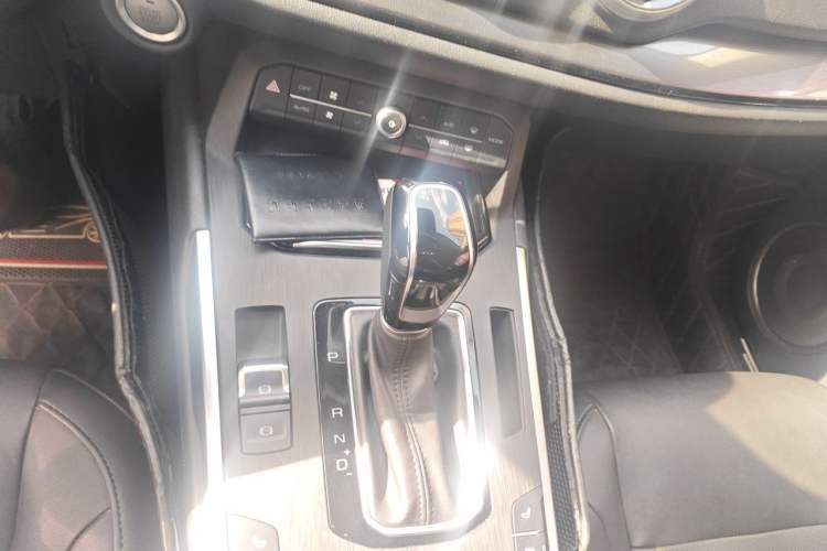 Used Wey VV5 2017 2.0T Flagship Edition Gear Lever
