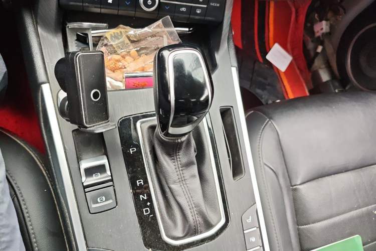 Used Wey VV5 2017 2.0T Flagship Edition Gear Lever